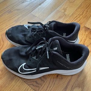 Nike Tennis Shoes. Gently Used.